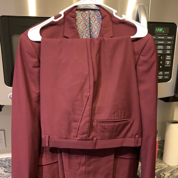 1 suit (Jacket & Pants)